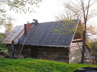 Remont dachu na Zagroniu